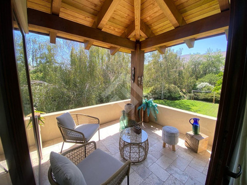 Casa En Venta De 5 Dorm + Estar Y Subt. En Las Brisas Co