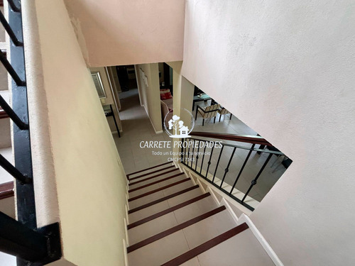 Casa En Venta Los Jazmines De 3 Dormitorios Y Dependencia. Pilar Del Este.