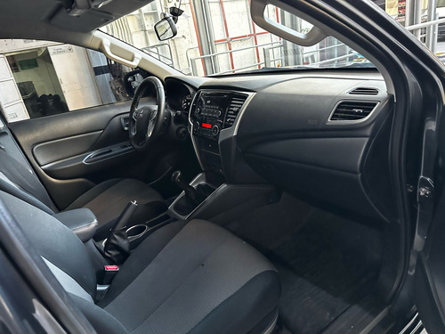 Mitsubishi L200 2.4 Cabina Doble 4x2 Mt