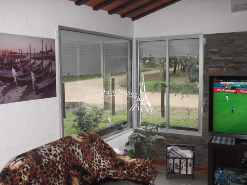 Casa En Esquina- Ref: 2969