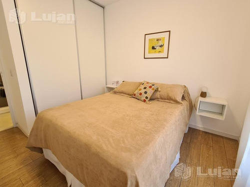 Pola 1100, 2 Ambs Con Balcón Zona Residencial