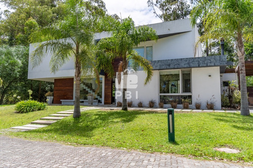 Casa De 3 Dormitorios En Design Village - Ref : Pbi1711