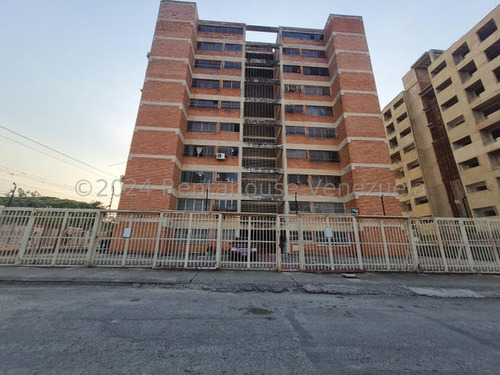 Rah Lara Vende Hermoso Apartamento En Cabudare Centro.