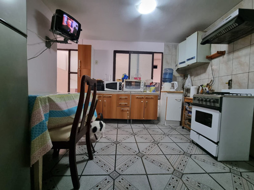 Se Vende Casa De 2 Pisos En Sector Centro Sur, Calle Díaz Ga
