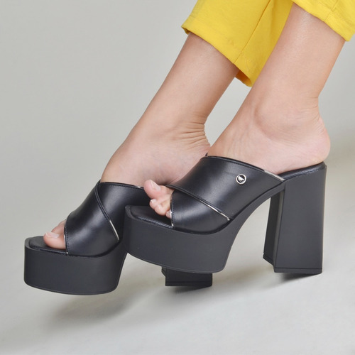 Imagen 2 de 7 de Zuecos Mules De Cuero De Mujer Livianos - Marla - Ferraro
