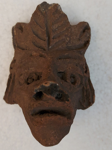 Antiguo Rostro De Barro Y Tezontle Con Detalles Estéticos (Usado)
