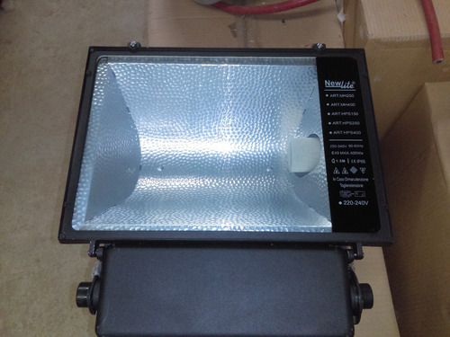 Reflector Metal Halide 400w 220v C/eqp. Y Bombillo - Nuevo