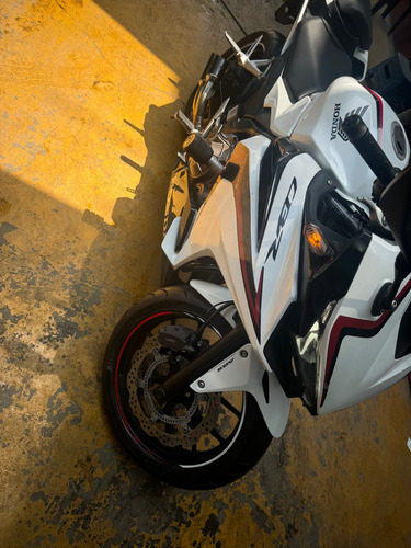 Vendo Mi Cbr 400 R Honda Del Año 2021 En Buenas Condiciones