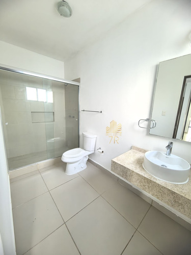 Casa En Venta En Zibata Con 3 Recámaras Y Baño Privado Cada Una