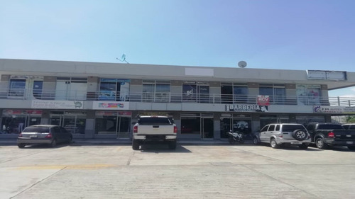 Imagen 7 de 10 de Kn Bienes Raíces Vende Local Con Todo El Mobiliario Y Mercancía En El C.c Paseo Paraparal, Los Guayos Edo Carabobo. Karen Nuñez 0412-7415693