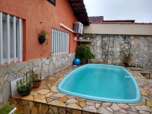 Imagem 2 de 11 de Linda Casa À Venda Com Piscina, Churrasqueira E Localizada À 450m Do Mar Em Itanhaém, Litoral Sul De Sp.