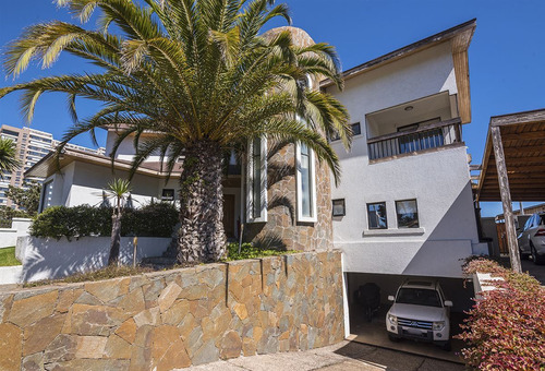 Gran Casa Familiar En Sector Residencial De Concón