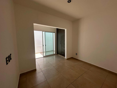 Venta Céntrica Con 5 R Y 4 B Roof Garden Y Alberca