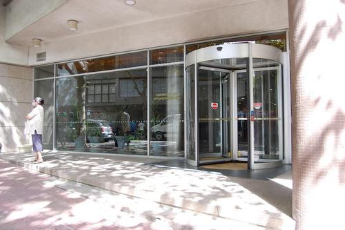 Imagen 2 de 5 de Cochera Garaje Garage Yaguaron Colonia Torre De Los Profesionales En Venta Ubicado En Centro, Montevideo