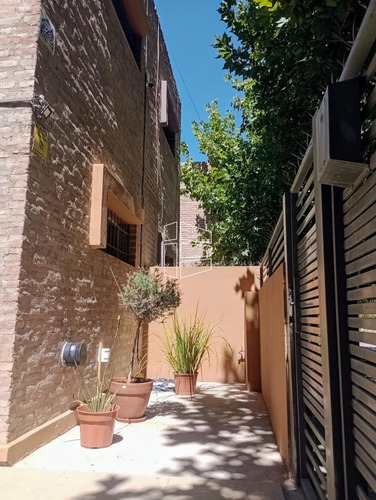 Venta - Propiedad Tipo Dúplex En Barrio Entre Aguas - C084