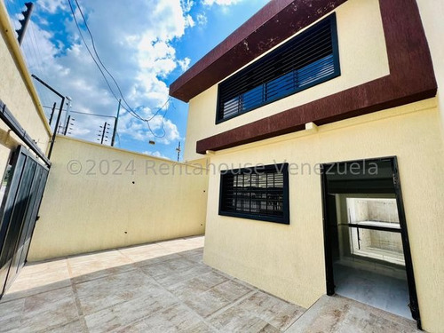 Casa En Venta En Urb Andres Bello Maracay 24-14905 Wjo