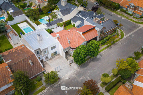 Venta - Casa - 5 Ambientes - Barrio Los Troncos