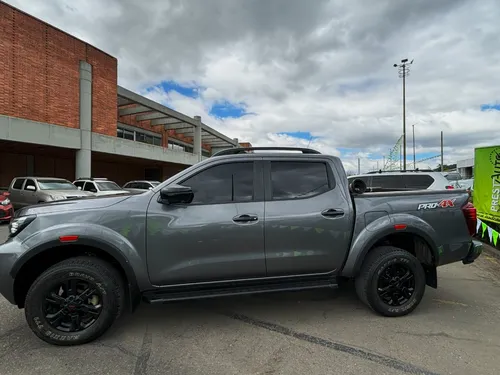 Nissan Frontier PRO- 4X 4X4 AT