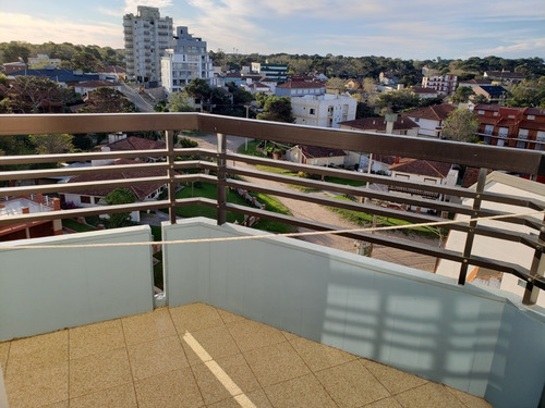 Imagen 18 de 24 de Excelente Depto Y Ubicación 3 Ambientes 2 Baños Cochera Lavadero Imponente Vista Al Mar Y La Ciudad