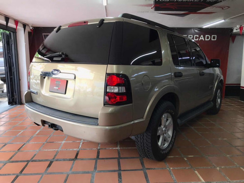 Imagen 4 de 11 de Ford Explorer Eddie Bauer 4x2 4.6