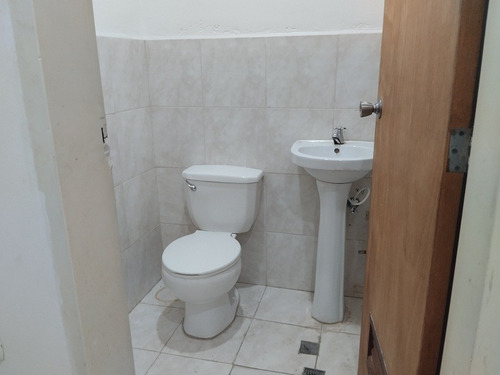 Imagen 11 de 11 de Vendo Local Comercial U Oficina En Paraparal, Los Guayos. Aire Acondicionado, Cámaras De Seguridad. Mo