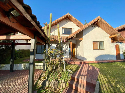 Oportunidad: Arriendo Casa 3d/2b + Servicio, Est. Techado