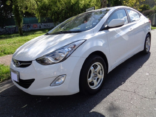 Flamante Hyundai New Elantra 4p 1.8 Ac 2012