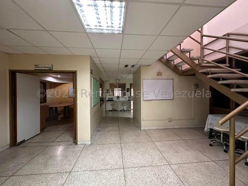 Edificio Comercial En Venta Con Oficinas Local Deposito Ascensor Carga Banco De Transformadores Cerco Electrico Mobiliario Almacen Estef 24-15246