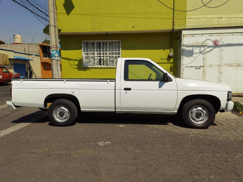 Nissan Np300 Estaquitas