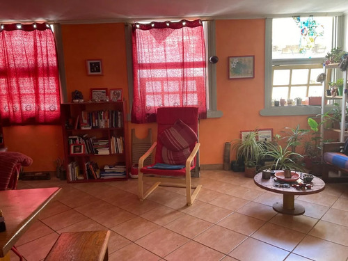 Edificio, Reciclaje Con 4 Apartamentos. Dos En Planta Baja Con Patios Y Dos En Planta Alta Duplex Tza, Alquilados Con Garantía, Excelente Renta !!! Oportunidad De Inversión!