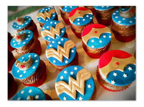 Imagen 8 de 10 de Cupcakes Personalizados Y Decorados (mínimo 1 Docena)
