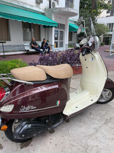 Scooter Color Bordo