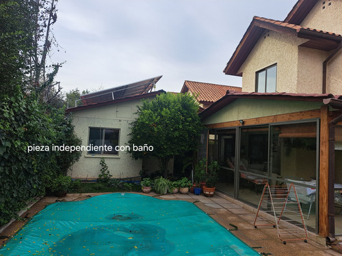 Casa Sólida Con Piscina En Condomio