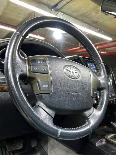 Toyota Land Cruiser V8 VX LC200 IMPERIAL 4X4 4.7 AT