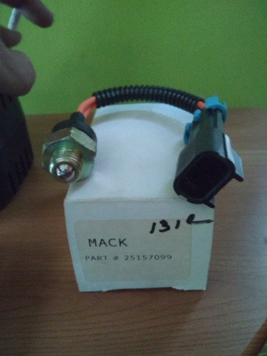 Sensor De Retroceso Camión Mack Granite Cv713.