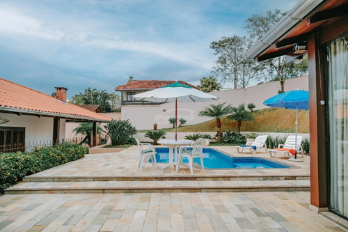 Casa Ampla Na Itoupava Norte, Com 3 Dormitórios Sendo Uma Suite, Sala De Jantar Sala De Estar Sala De Tv Com Lareira, Lavabo, Cozinha, Ampla Área De Lazer Com Piscina.aceita Apto De Menor Valor Na Ne