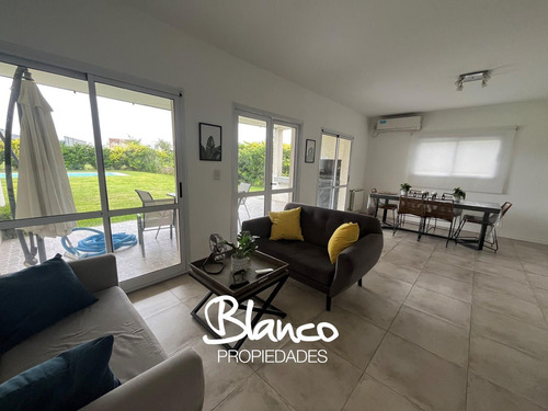 Casa En Venta En Pilar Del Este, Barrio Santa Elena, Pilar, G.b.a. Zona Norte