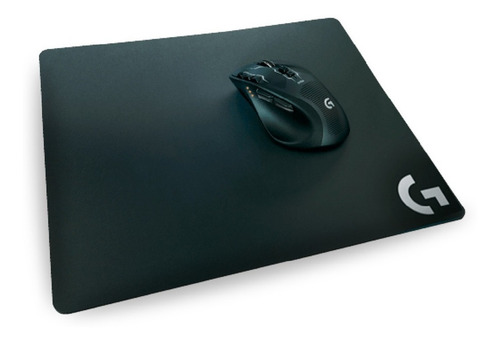 Imagen 4 de 8 de Mouse Pad gamer Logitech G440 Serie G de caucho y tela 280mm x 340mm x 3mm negro