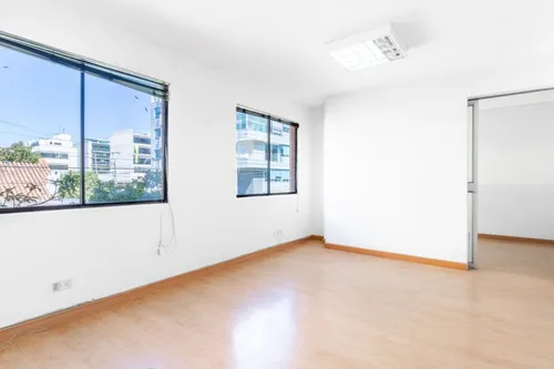 Oficina En Arriendo/venta En El Chicó. Cod V6700