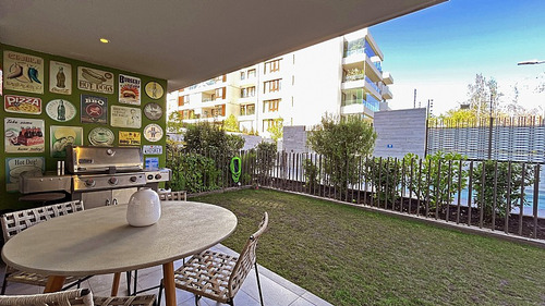 Primer Piso Con Patio, Casi Nuevo, Bajos Gastos Comunes!!!