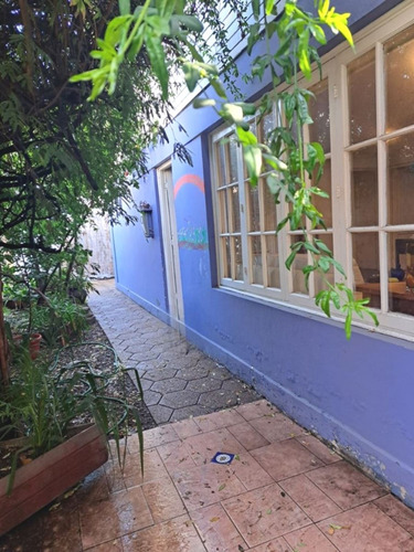 Casa En Venta De 4 Dorm. En Ñuñoa