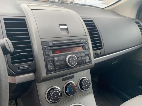 Nissan Sentra 2 2012