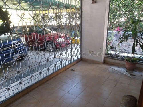 Carla Gonzalez Casa En Venta Urbanizacion Los Palos Grandes Mls #25-3878 Sc