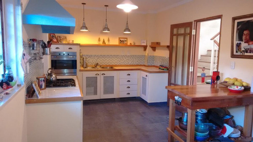 Imagen 7 de 30 de Excelente Chalet En Venta -zona Residencial Castelar Norte- 5 Ambientes- Toma Menor Valor