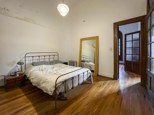 Casa De 4 Dormitorios Con Diseño En Barrio Lourdes