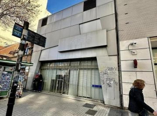 Importante Local En Av Rivadavia