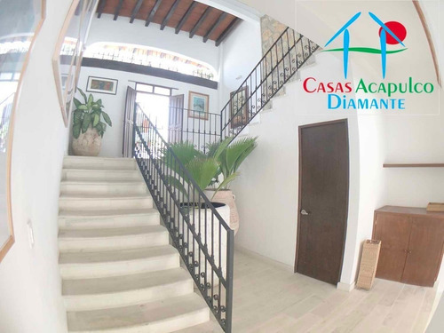 Imagen 5 de 14 de Cad Villas Leo. Terraza, Sala Familiar. Vista A La Bahía