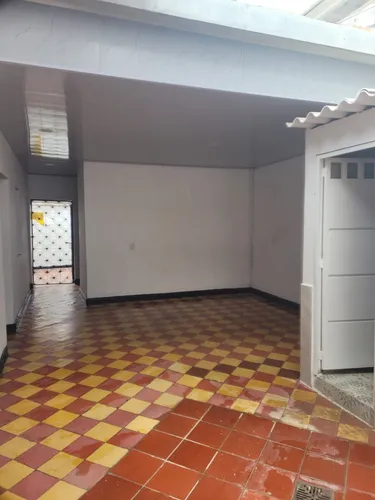 Casa Remodelada Tiene Un Cuarto Que Sirve Como Local O Habitación Con Baño Privado