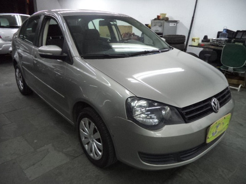 Volkswagen Polo Sedan 1.6 8v Vht Comfort Total Flex Completo