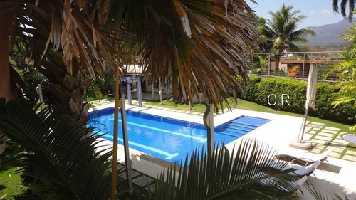 Imagen 30 de 30 de Leal Pérez Vende Majestuosa Casa En Urbanización Guataparo Con Piscina